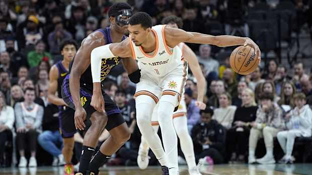 Los Spurs terminan la peor racha de 18 juegos consecutivos venciendo a los Lakers